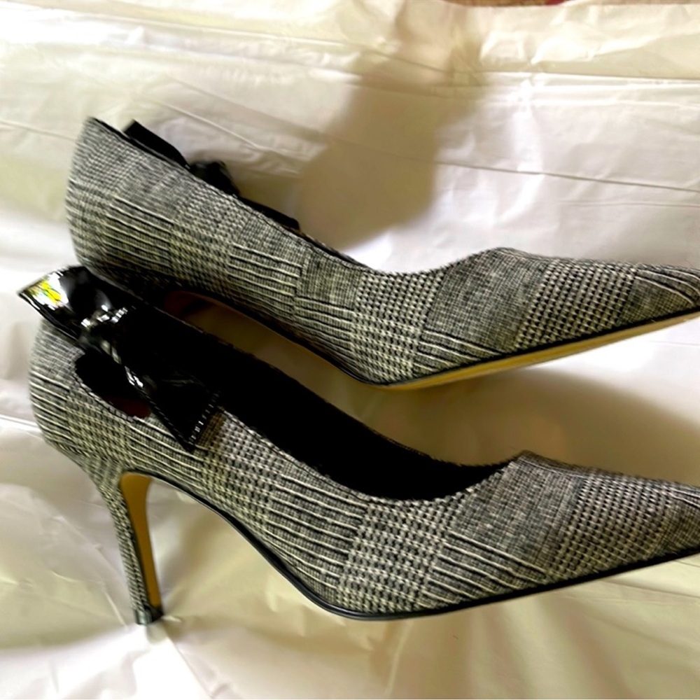 Marc Fisher Black Houndstooth Tweed Heels Size 7.5 Like New 2.5 inch Heel